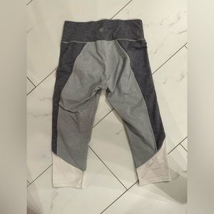 Size medium Athelstan crop leggings